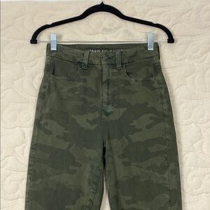 American Eagle Curvy Super Hi-rise Jeggings in Green Camo Size 4 Regular